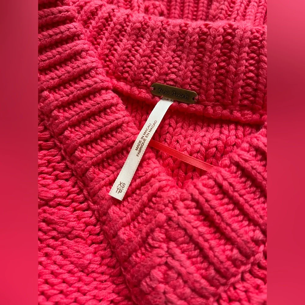 Free People Relaxed V-Neck Sweater in Hot Pink - Picture 4 of 6
